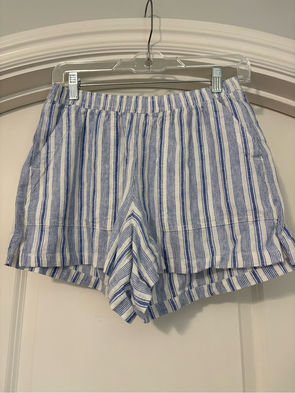 Universal Thread Blue and White Striped Women’s Shorts